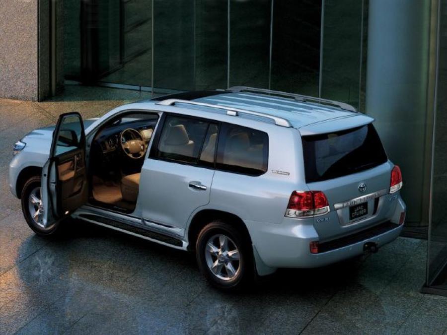  Toyota Land Cruiser 200 60th Anniversary 2011 года  (UAE) (фото 2 из 6)